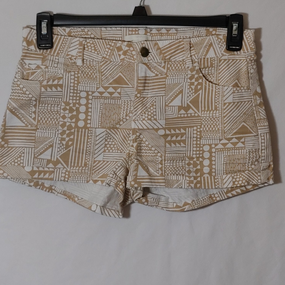 H & M Shorts Geometric Designs White & Tan Size 8